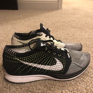 Nike Men’s Flyknit Racer sz 11.5 Black/White/Volt